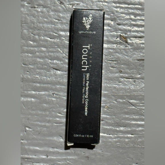 New in Box. Younique Touch Mineral Skin Perfecting Concealer - Satin - Picture 7 of 11